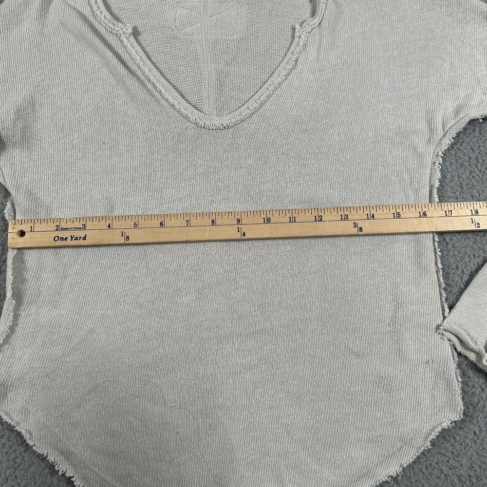 We The Free Shirt Womens Extra Small Gray Thermal V Neck Raw Hem Long Sleeve - Picture 10 of 14